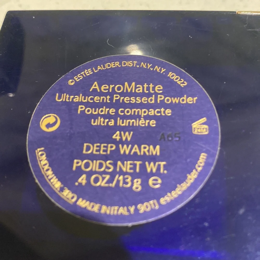 Full size Estée Lauder powder lipstick, nailpolish 4 eyeshadow - Picture 4 of 9